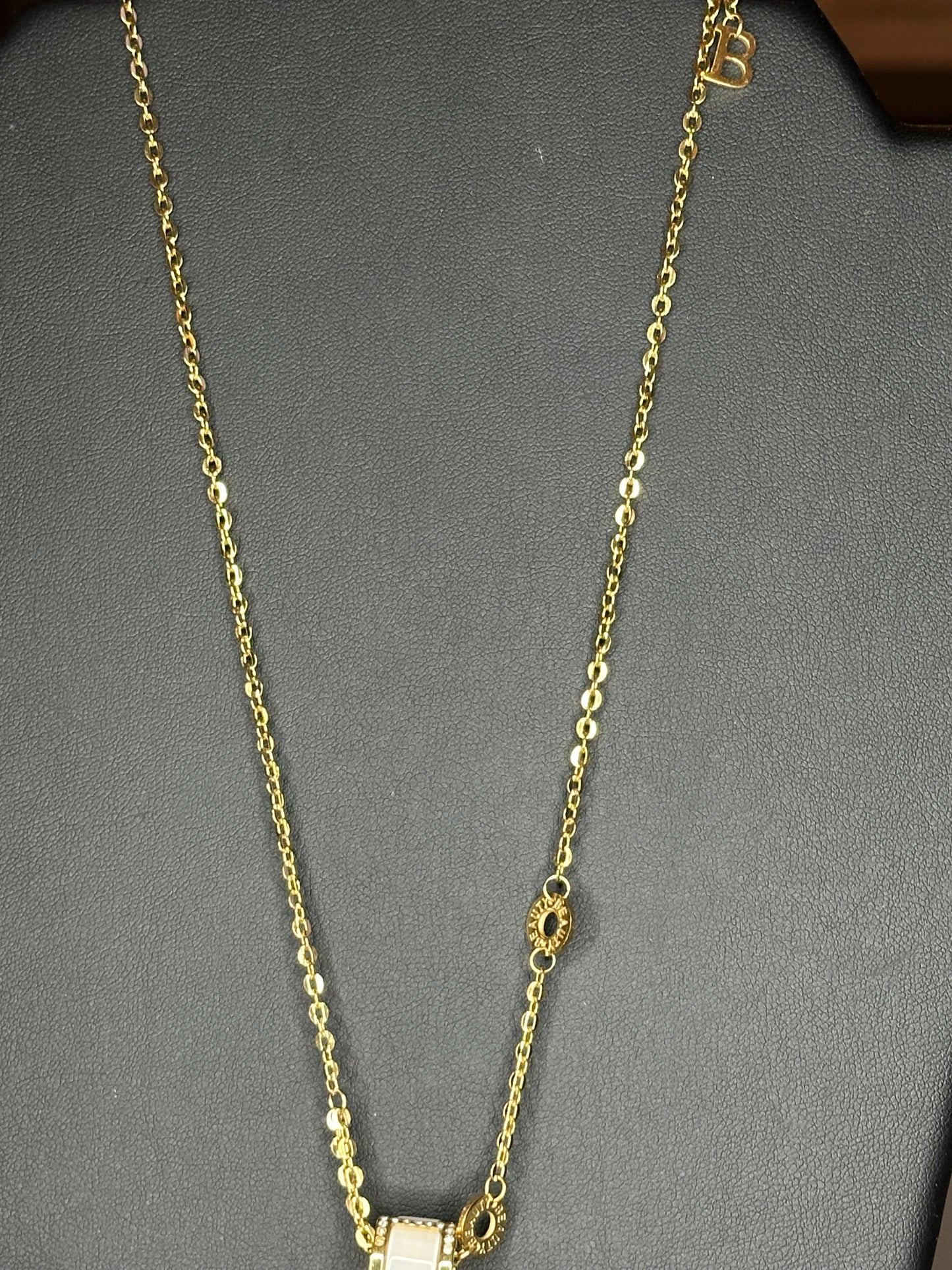 Collier Femme chic et moderne